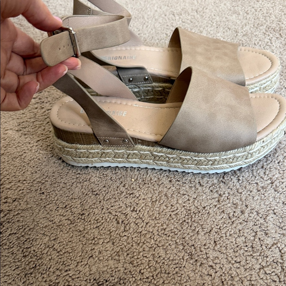 Women’s Cushionaire Tan Espadrille Platform Sandals Size 8
